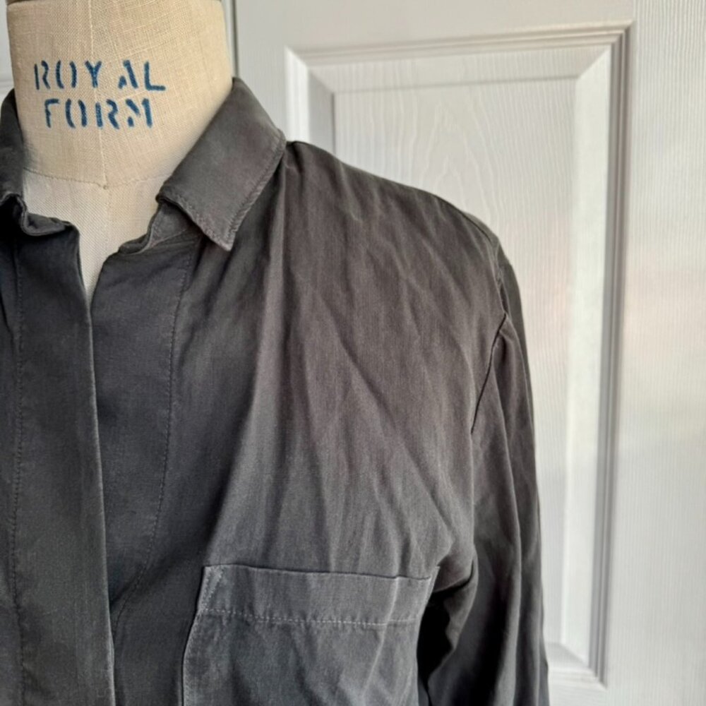 Anthropologie Cloth & Stone Charcoal Grey Button Down Shirt Size L Stone Washed